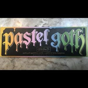 💄Kat Von D 💄Rare Pastel Goth eyeshadow palette